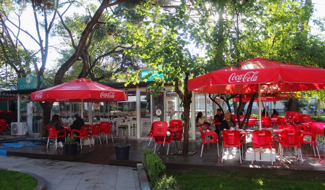 Bornova'da engelleri aşan buluşma noktası: +1 Down Kafe yenilenen yüzüyle hizmette