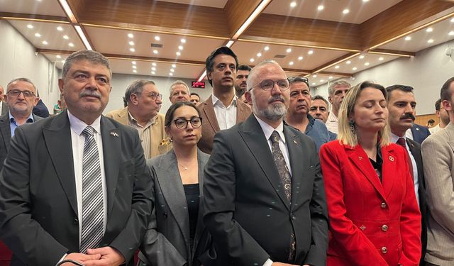 İzmir Büyükşehir Belediyesi meclisinde katılım krizi! Cumhur İttifakı’ndan YENİ Parti ve CHP’ye tepki