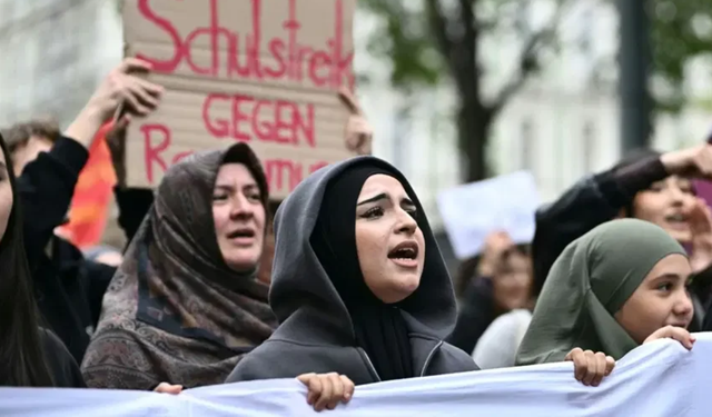 Avusturya’da okullarda başörtüsü yasağı: Ailelere para cezası uygulanabilecek