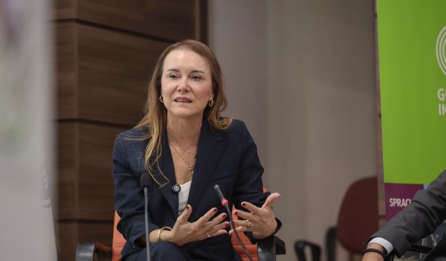 Başkan Mutlu, Konak’ın dirençli kent hedefini uluslararası konferansta anlattı