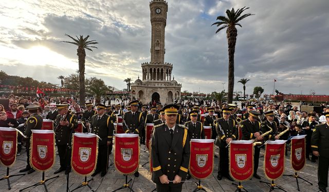 Cumhuriyetin 103’üncü yılında askeri bando göz doldurdu!