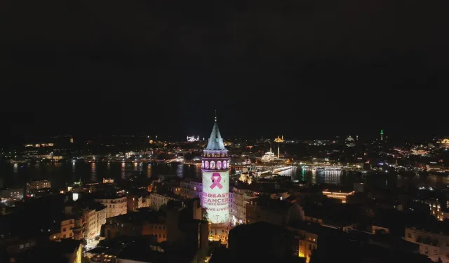 Galata Kulesi’nde meme kanseri farkındalığı için pembe ışıklandırma