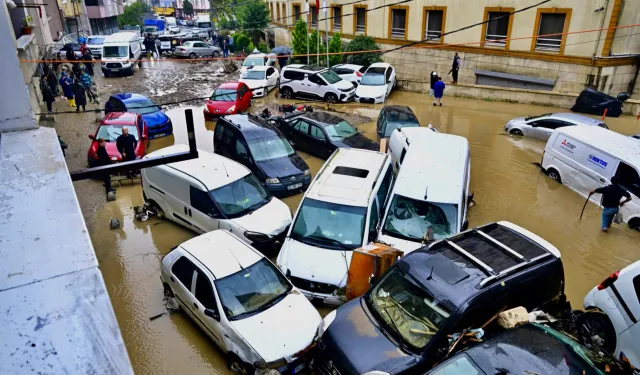 İstanbul’daki sel sigortacılıkta alarm verdi: Trafik sigortası zararı karşılamıyor