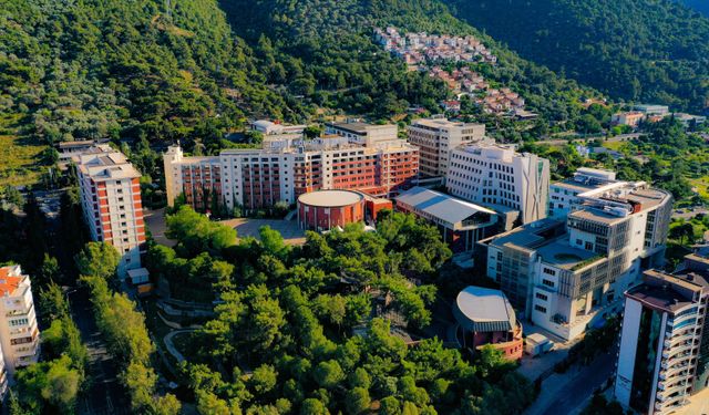 İzmir Ekonomi Üniversitesi’ne 250 milyon TL’lik destek: Uluslararası hedeflerini büyütecek