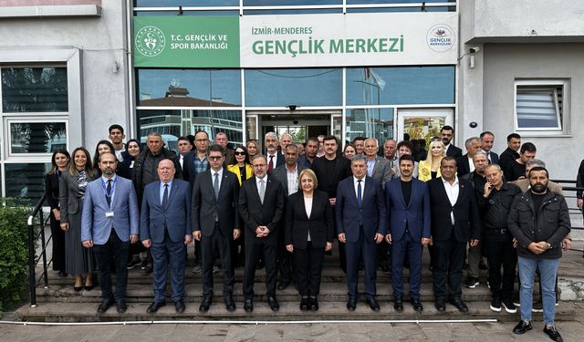 Kasapoğlu’ndan Menderes çıkartması: Gençlik ve spor yatırımları yerinde incelendi