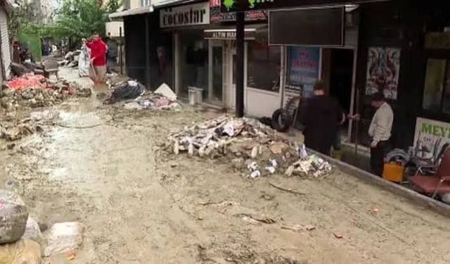 Bakan Bolat duyurdu: İstanbul’da selden etkilenen esnafa 80 milyon lira destek!
