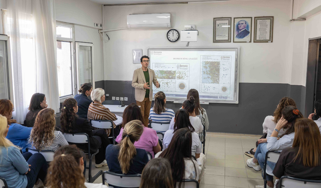 Bornova’da BELGEM öğretmenlerine temel afet bilinci eğitimi