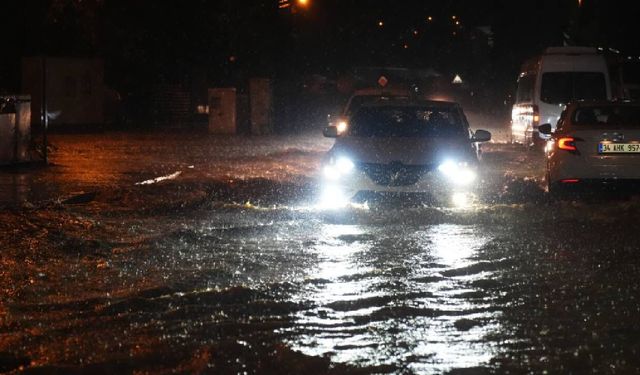 İstanbul’u sağanak vurdu: 1277 su baskını ihbarı yapıldı
