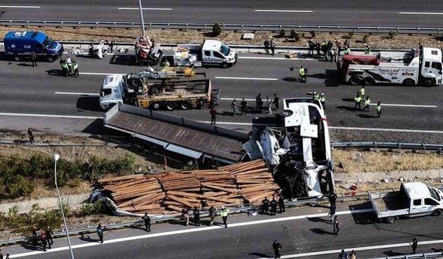 Manisa'daki kazayla ilgili tur otobüsü otoyolda geri manevra yaptı iddiası!