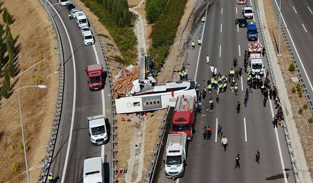 Manisa'da 11 kişinin hayatını kaybettiği feci kazada 2 şoför tutuklandı