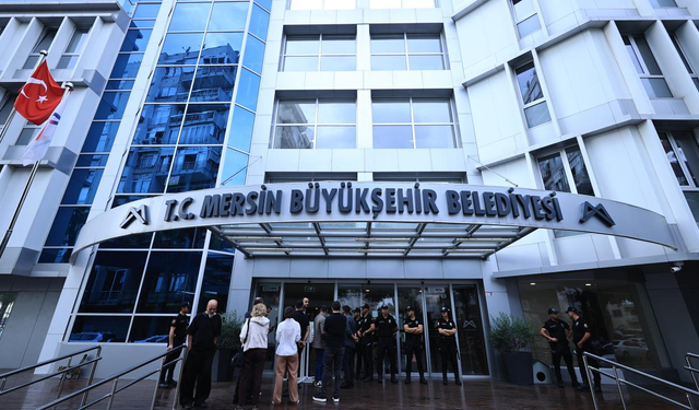 Mersin Büyükşehir Belediye Başkanı Vahap Seçer dahil 59 kişi adliyeye sevk edildi