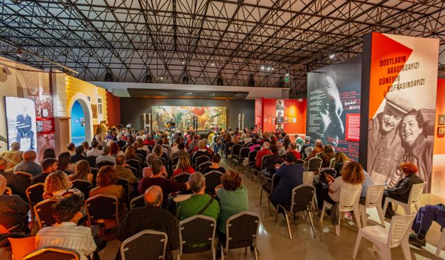 İzmir’de Nâzım Hikmet gecesi: Kuvâyi Milliye Destanı şiir ve müzikle yankılandı
