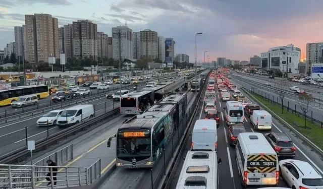 İstanbul’da trafik yoğunluğu yüzde 83’e yükseldi