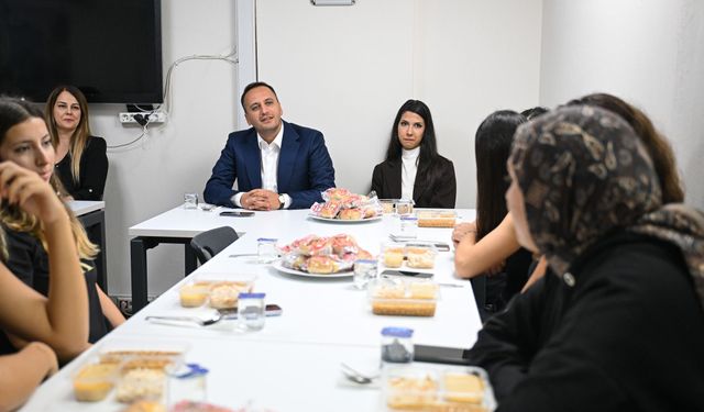Başkan Eşki’den üniversiteli gençlere ziyaret: “Ben sizin abinizim”