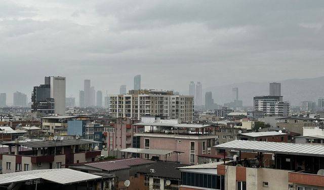 İzmir'de beklenen yağmur başladı