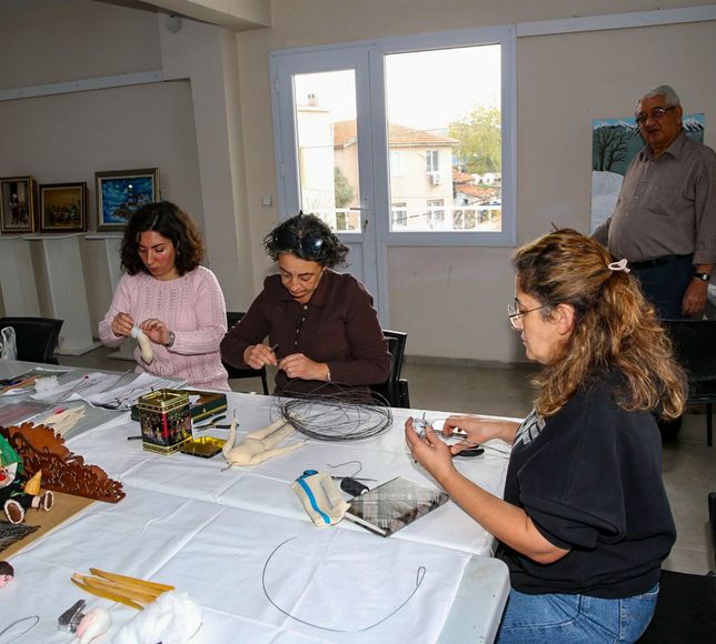 Çiğli’de kadınlar geleneksel sanatı geleceğe taşıyor