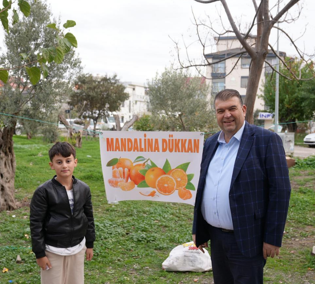 Seferihisar’da 9 yaşındaki Ferit gönülleri fethetti