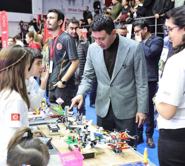 İzmir Bayraklı’da teknoloji fırtınası! 438 takım yarıştı, o detay ilçeye gurur yaşattı