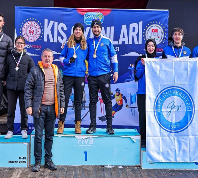 Egeli sporcular Kar Boccesi’nde altın madalya kazandı