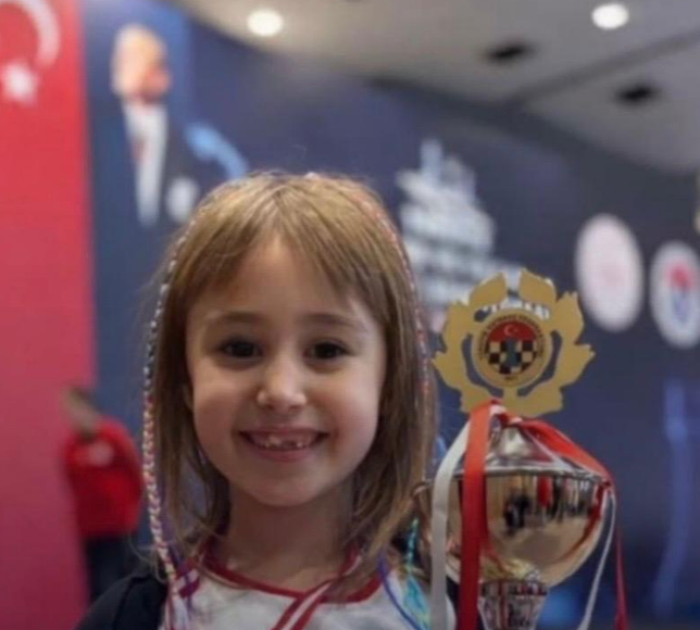 İzmir Kınık’ta yaşayan Gökçe Ayla Güneş Türkiye üçüncüsü oldu