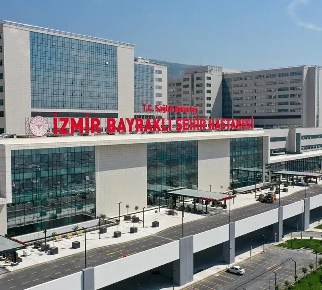 İzmir Şehir Hastanesi tartışması: Deniz Yücel’den sert çıkış