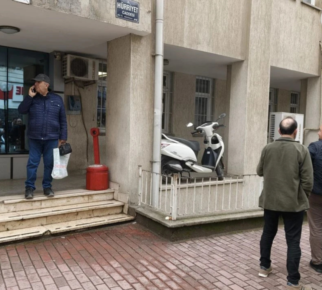 Ödemiş’te kamu binasındaki tuvalet uygulaması vatandaşı mağdur ediyor