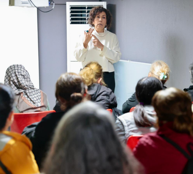Medeni Kanun'un kazanımları Konak'ta masaya yatırıldı
