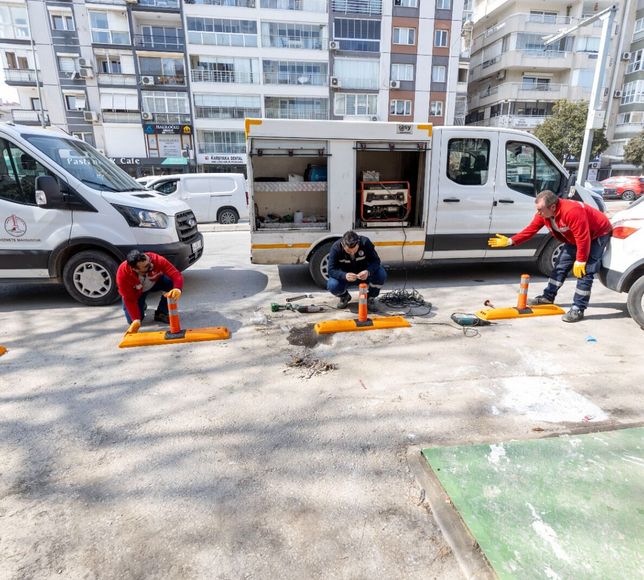 Karşıyaka’da "engel" tanımayan temizlik: Konteynerlere dubalı koruma