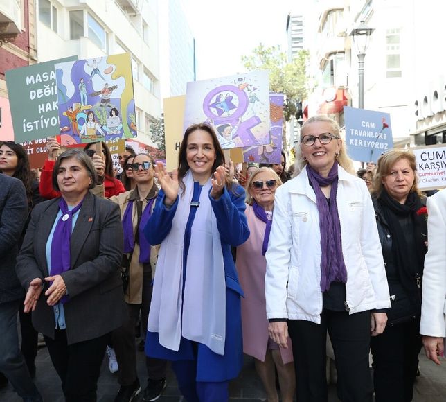 Karşıyaka’da 8 Mart’ta anlamlı etkinlikler: Alaybey Kadın Danışma Merkezi açıldı