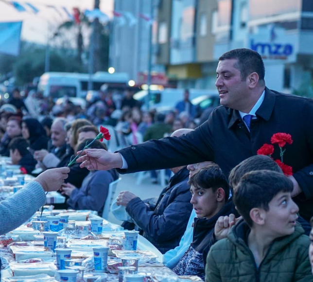 Torbalı'da 3 bin kişi aynı sofrada oruç açtı