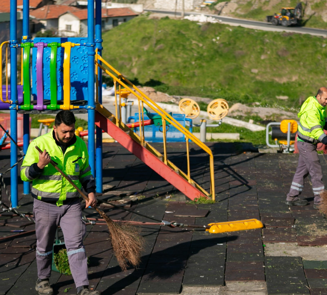 Narlıdere’de bayram öncesi kapsamlı temizlik