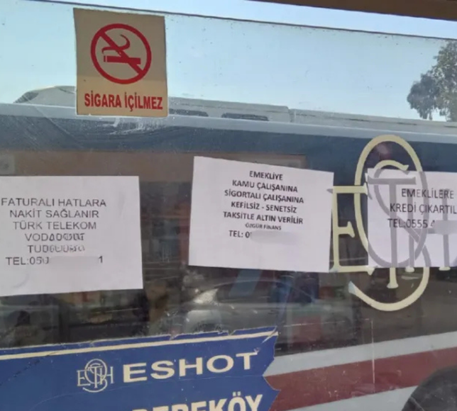 İzmir’de duraklara yapıştırılan ilanlar dikkat çekiyor: “Emeklilere kredi çıkartılır” ifadeleri tartışma yarattı