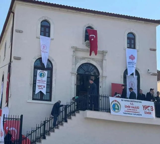 132 yıllık Asmalı Mescit restorasyon sonrası yeniden ibadete açıldı