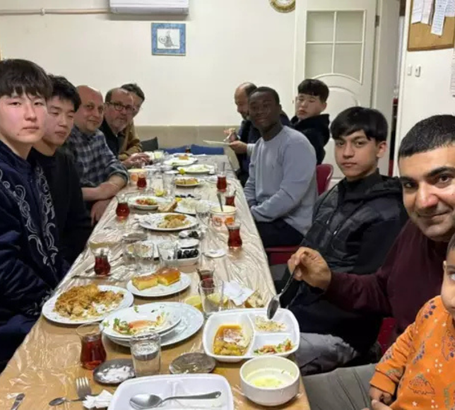 İzmir’de anlamlı buluşma: Yabancı öğrenciler iftar sofralarında ağırlandı