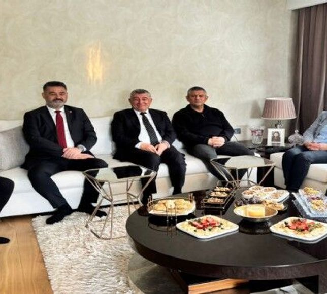 Özgür Özel’den Başkan Günay’a taziye ziyareti