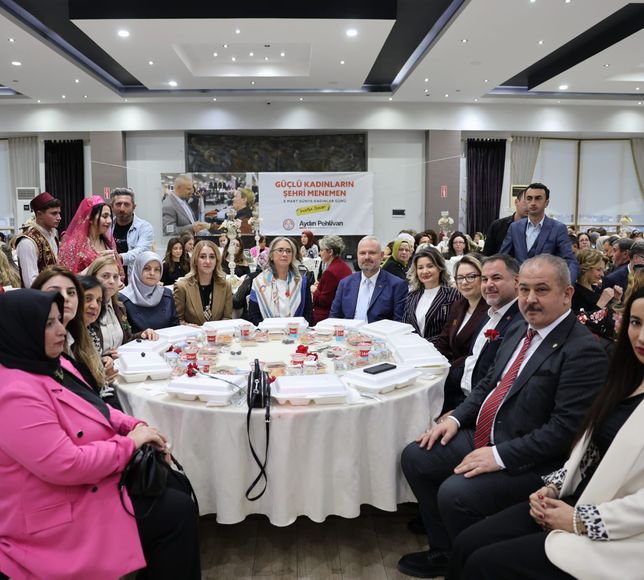 Menemen’de 8 Mart coşkusu: Kadınlar iftarda buluştu