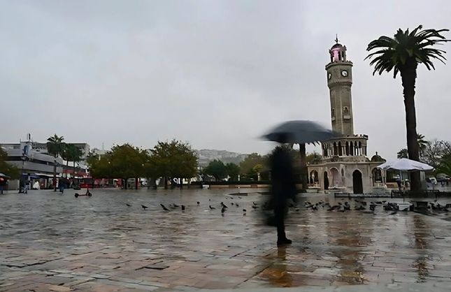 İzmir'de kavurucu sıcaklara kısa ara: Hafta sonuna doğru sağanak geliyor