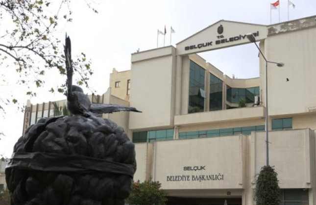 Efes Selçuk Belediyesi’nden üniversite öğrencilerine ‘İlk Cep Harçlığı’ desteği