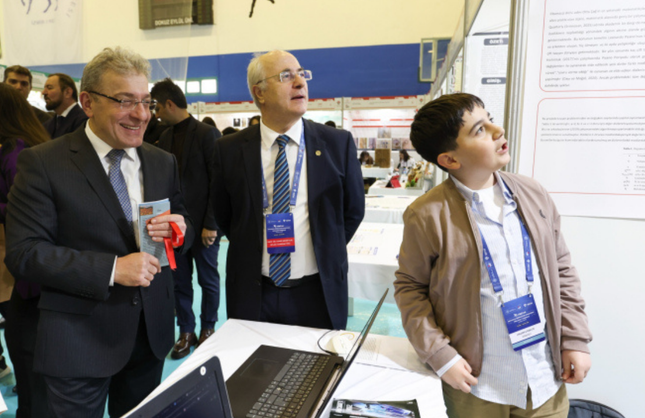 Genç bilim insanları DEÜ’de projelerini sergiledi