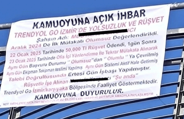 İzmir’de üst geçitte dikkat çeken pankart: “İşe girmek için 50 bin TL rüşvet” iddiası