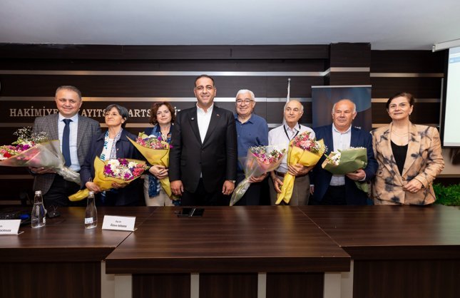 Narlıdere’de 3'üncü Yaş Üniversitesi için imzalar atıldı