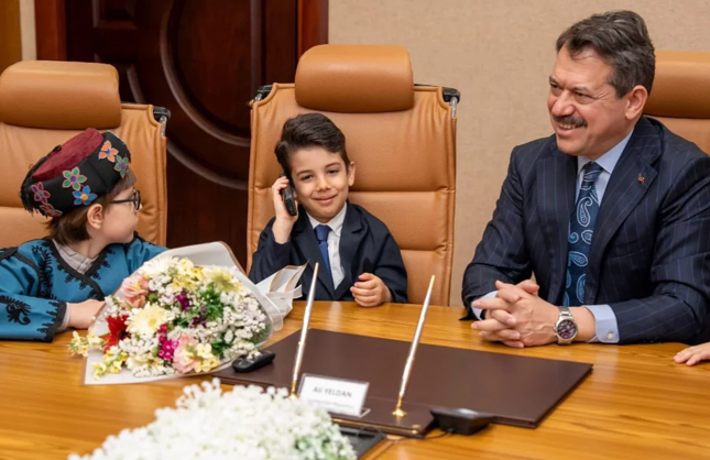 23 Nisan coşkusu İzmir Adliyesi’nde miniklerle taçlandı