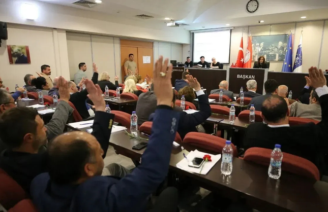 Karşıyaka’da rapor krizi: AK Parti-CHP arasında tansiyon yükseldi