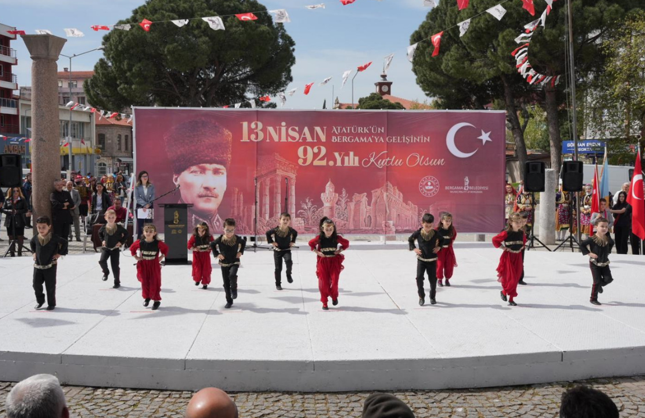 Atatürk’ün Bergama’ya gelişinin 92. yılına anlamlı kutlama
