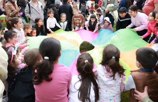 Bayraklı'da Çocuk Kitap Şenliği yoğun ilgi gördü