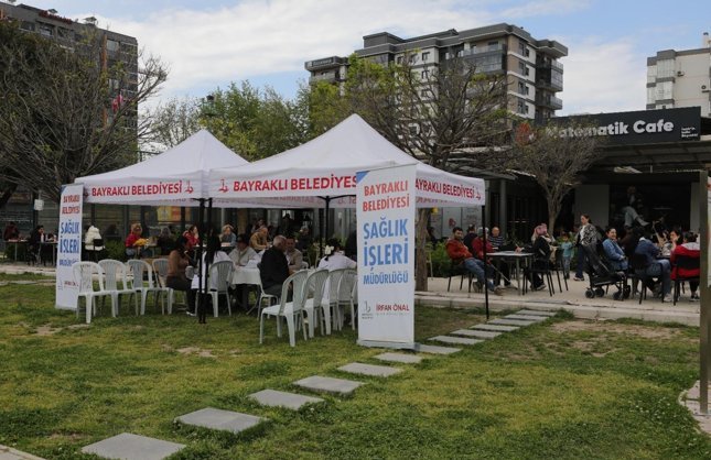 Bayraklı'da Sağlık Haftası seferberliği: Yüzlerce kişiye ücretsiz hizmet