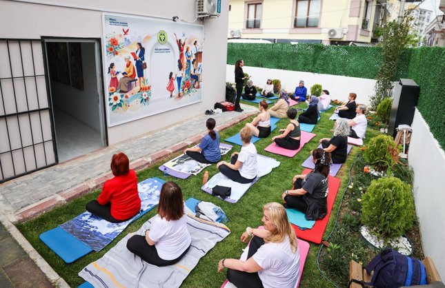 Buca’da kadınlara yoga desteği: Dayanışma ve sağlık bir arada