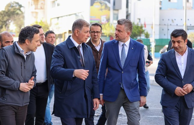 Başkan Tugay ve Başkan Duman sahada: Yol sorunu tarih oluyor