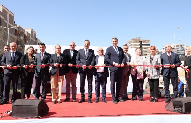 Çiğli’de yeni park hizmete açıldı: Körfez manzaralı park hizmete girdi