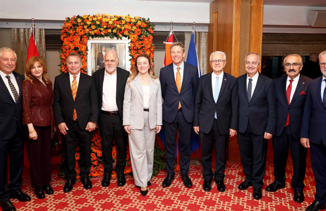 İzmir’de Kral Günü Resepsiyonu: 400 yıllık dostlukta yeni dönem